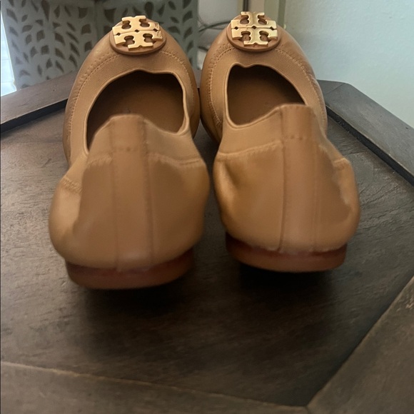 Tory Burch, size 6.5, Beige Leather Flats with Gold Logo, EUC - Picture 4 of 11